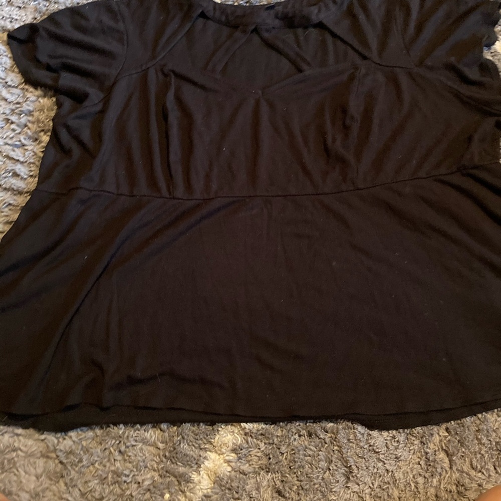 Torrid cookie cut breast and flowy bottom shirt
